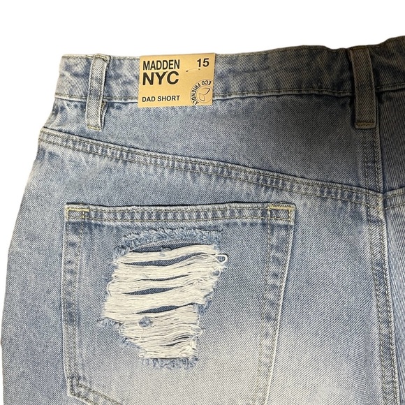 Madden NYC Destructed Dad Shorts Distressed Ripped Light Washed Junior 15 NWT - Picture 3 of 3